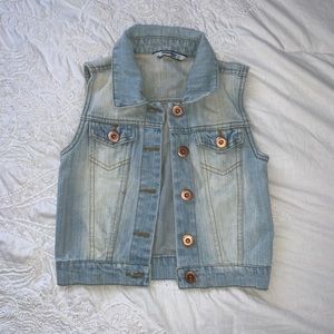 girls light wash jean vest